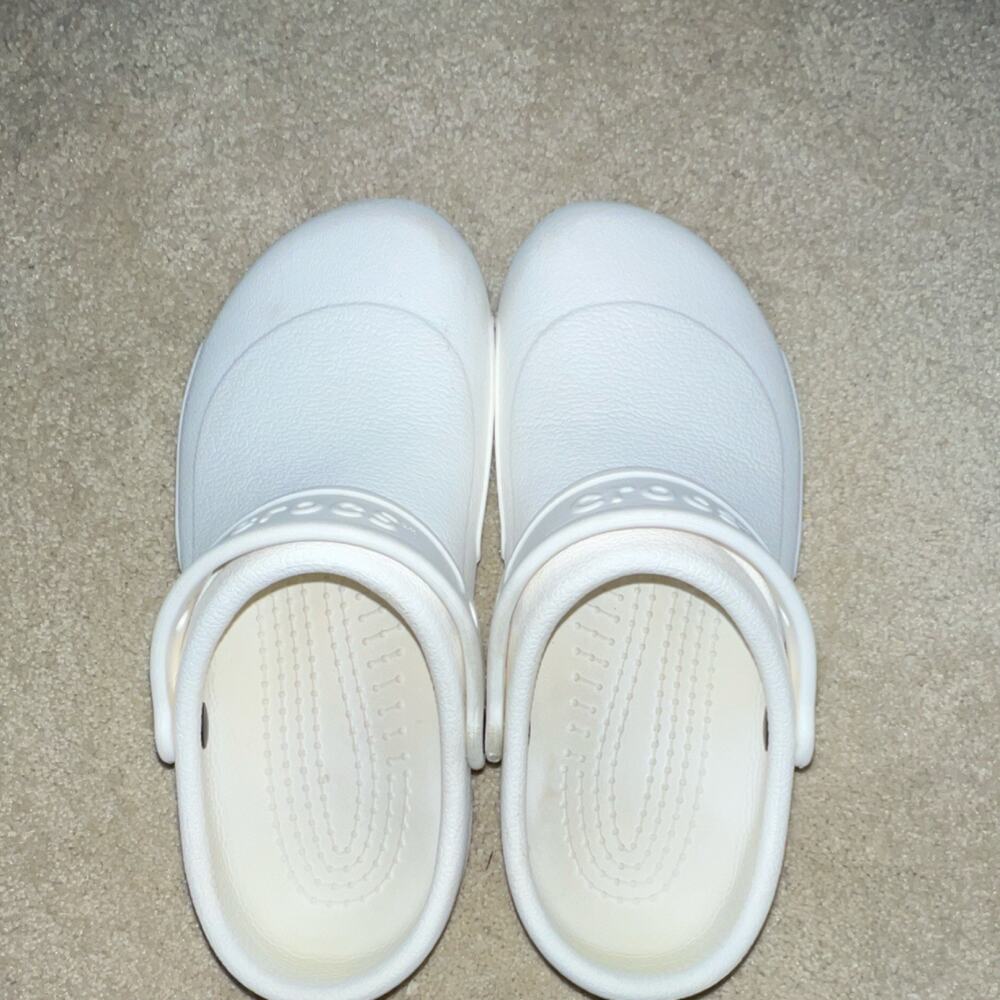 Crocs 10075 White Comfort Clogs Women's US 8 Slip Resistant Lightweight